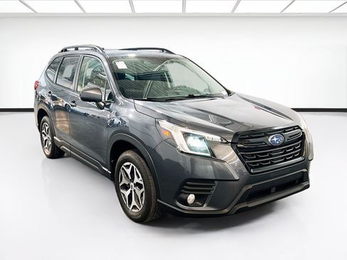 Used 2023 Subaru Forester Premium AWD/4WD image 3