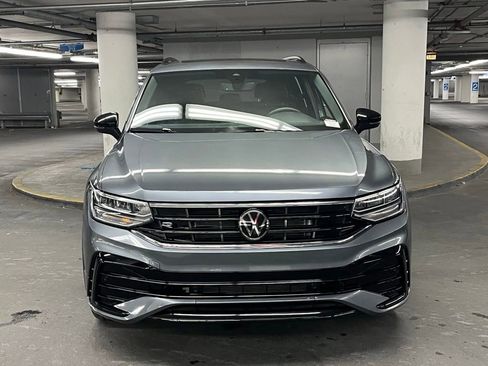 Used 2024 Volkswagen Tiguan SE R-Line image 32