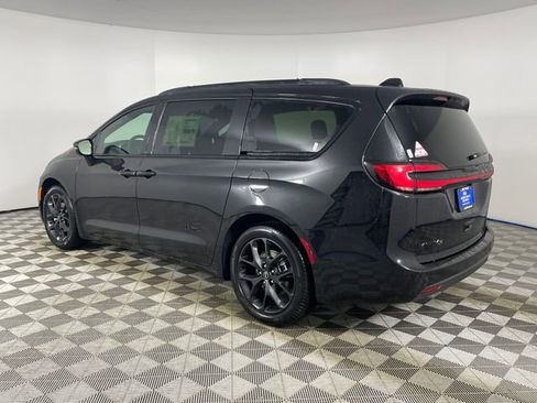 New 2026 Chrysler Pacifica Select w/ S Appearance Package image 21