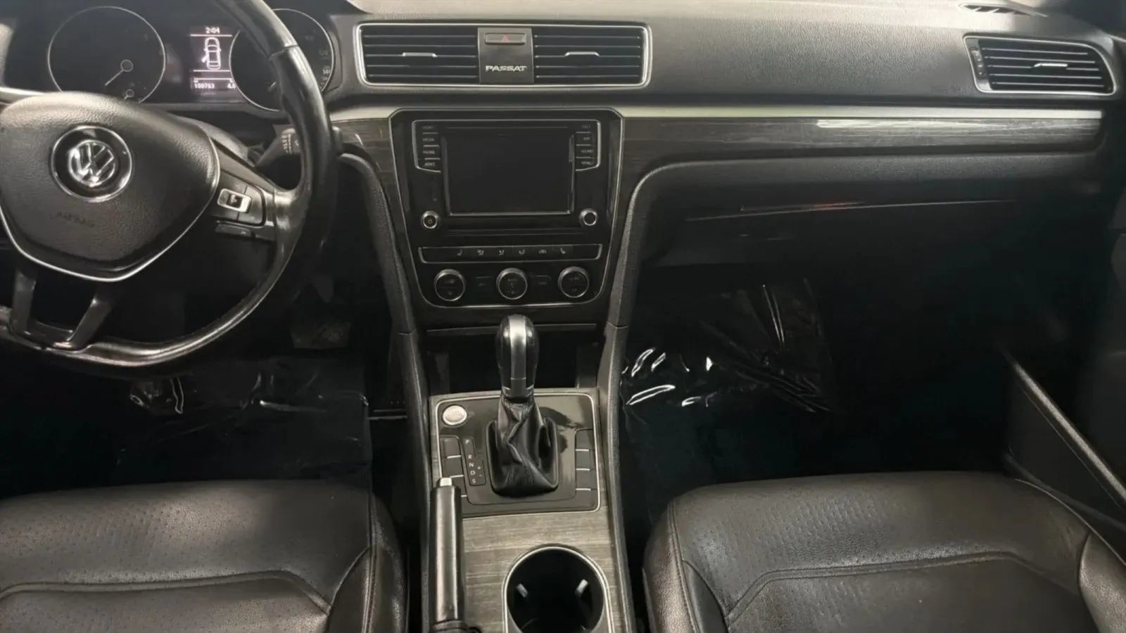 Used 2018 Volkswagen Passat 2.0T SE FWD image 16