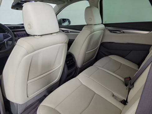 Used 2020 Cadillac XT5 Premium Luxury FWD image 12