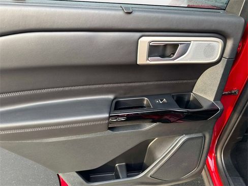 Used 2023 Ford Explorer Platinum w/ Technology Package image 11