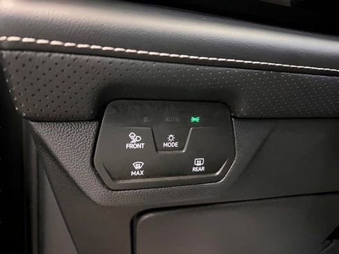 Used 2024 Volkswagen Atlas SE image 23