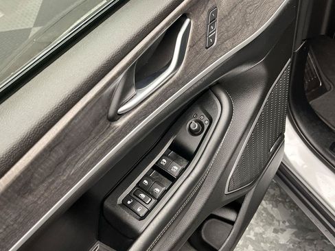 Used 2023 Jeep Grand Cherokee 4WD 4xe image 9