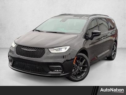 New 2026 Chrysler Pacifica Select