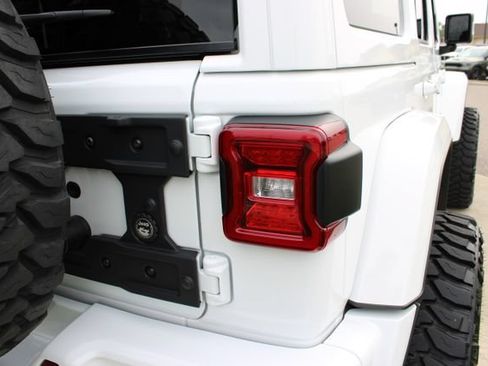 Used 2023 Jeep Wrangler Unlimited Sahara AWD/4WD image 39