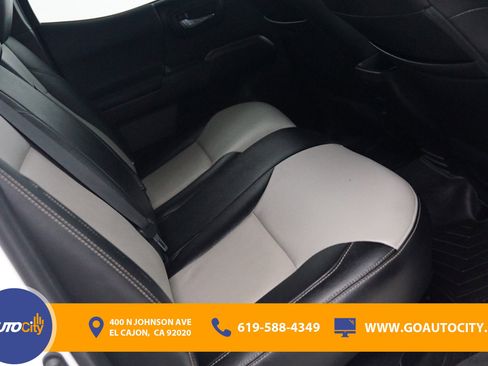 Used 2020 Toyota Tacoma TRD Off-Road w/ Technology Package image 12