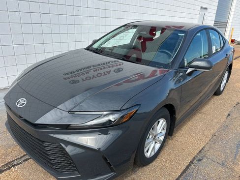 New 2026 Toyota Camry LE FWD image 1