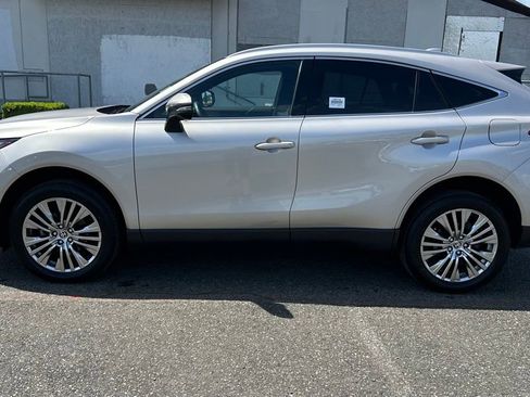 Certified 2023 Toyota Venza XLE AWD/4WD image 8