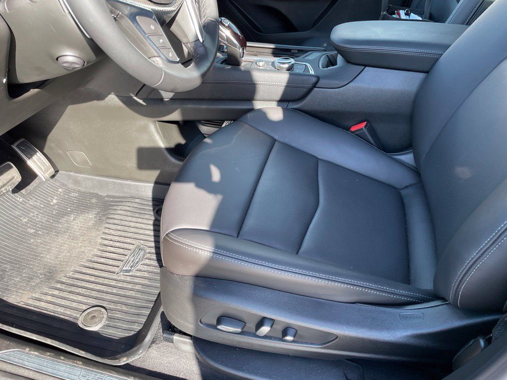 Used 2025 Cadillac XT5 Sportv w/ LPO, Bronce Accent Package AWD/4WD image 20