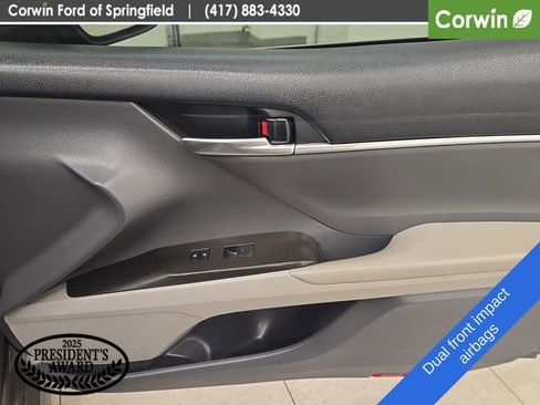Used 2022 Toyota Camry SE image 11