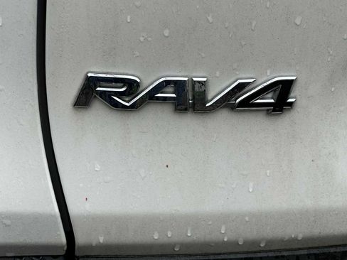 Used 2020 Toyota RAV4 Limited image 5