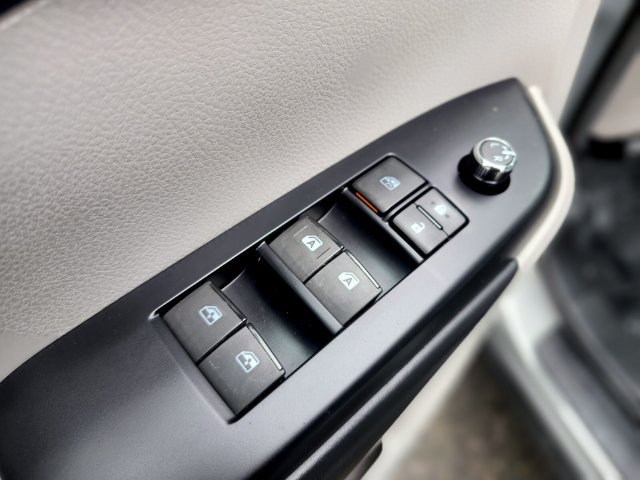 Used 2019 Toyota Highlander XLE AWD/4WD image 18