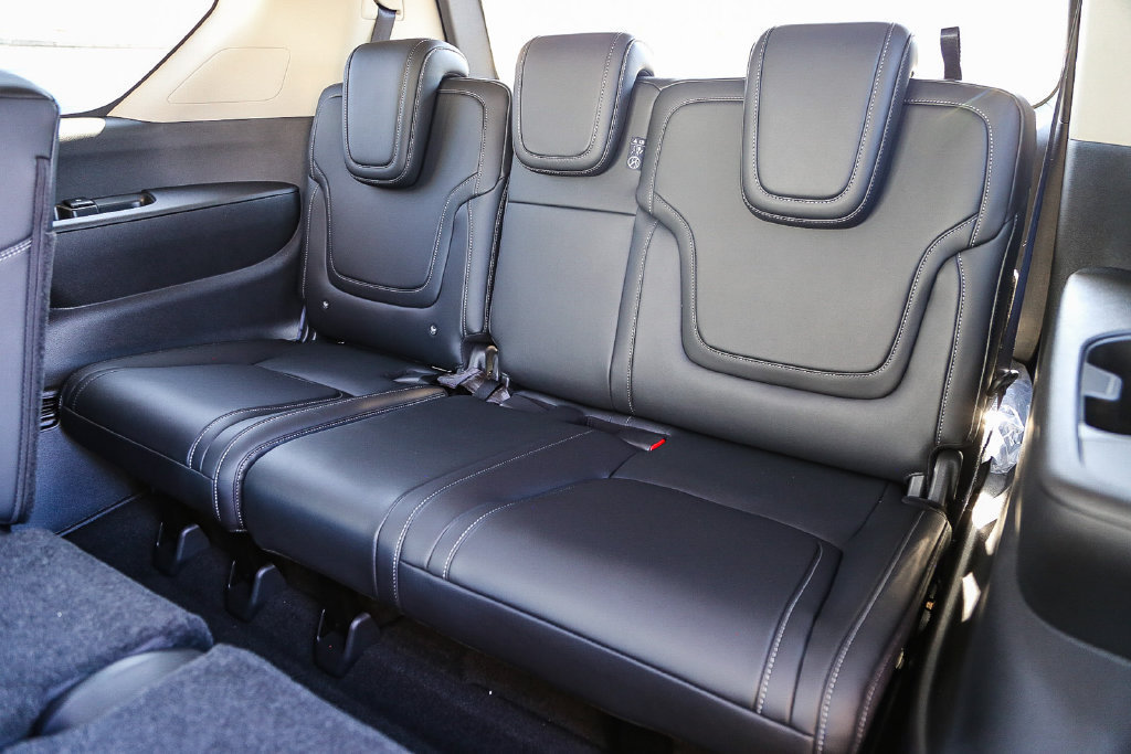 Used 2025 Nissan Armada SV AWD/4WD image 21
