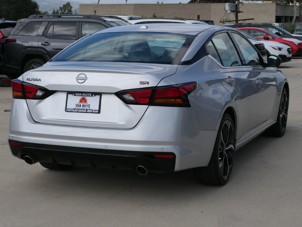 Used 2024 Nissan Altima 2.5 SR FWD image 3