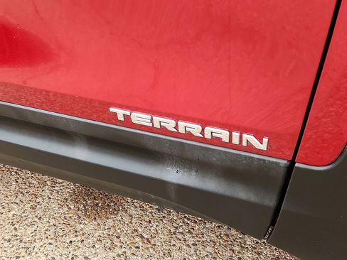 Used 2020 GMC Terrain SLT image 8