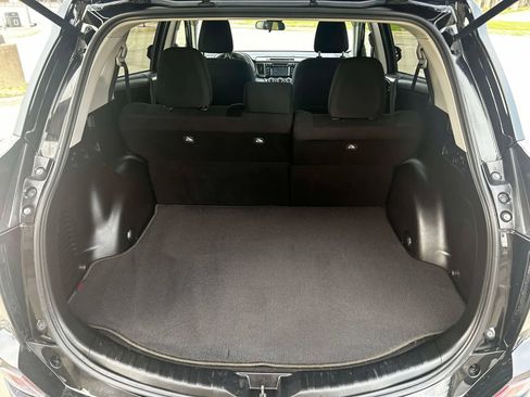 Used 2018 Toyota RAV4 LE image 30