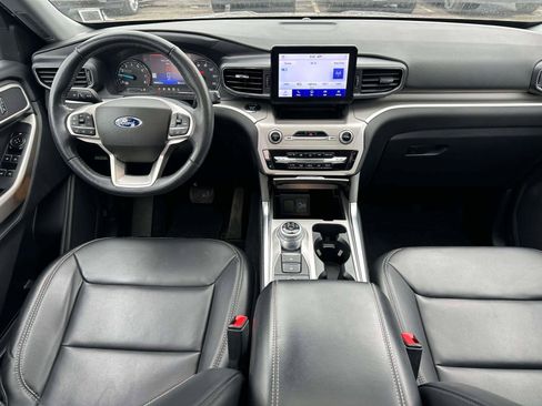 Used 2022 Ford Explorer XLT w/ Equipment Group 202A image 12