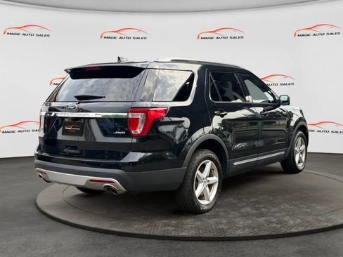 Used 2017 Ford Explorer XLT w/ Equipment Group 202A AWD/4WD image 10