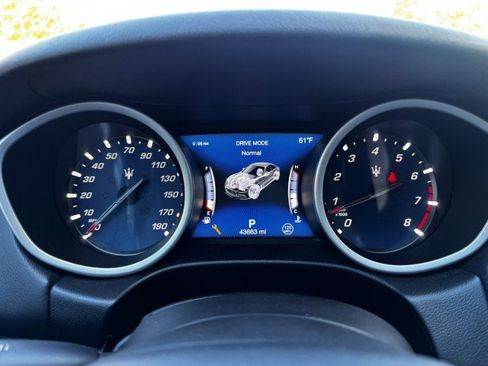Used 2018 Maserati Ghibli RWD image 34