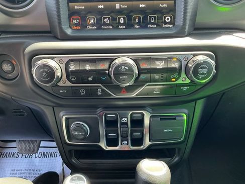 Used 2023 Jeep Gladiator Sport AWD/4WD image 31