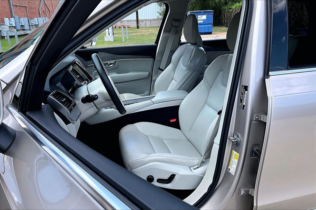 Certified 2025 Volvo XC90 B6 Plus w/ Protection Package AWD/4WD image 33