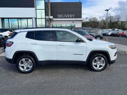 Used 2024 Jeep Compass Latitude image 25