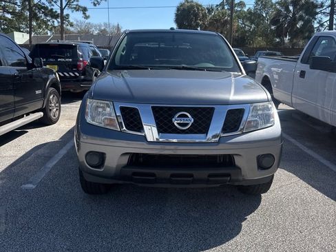 Used 2017 Nissan Frontier SV image 2