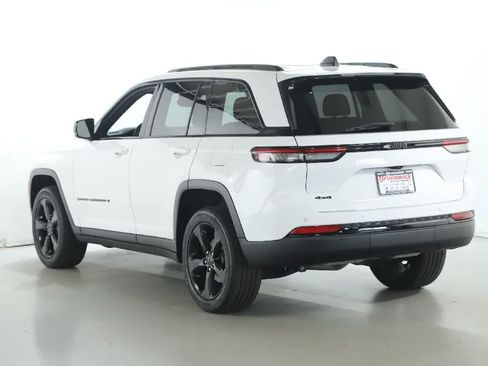 Used 2023 Jeep Grand Cherokee Altitude AWD/4WD image 39