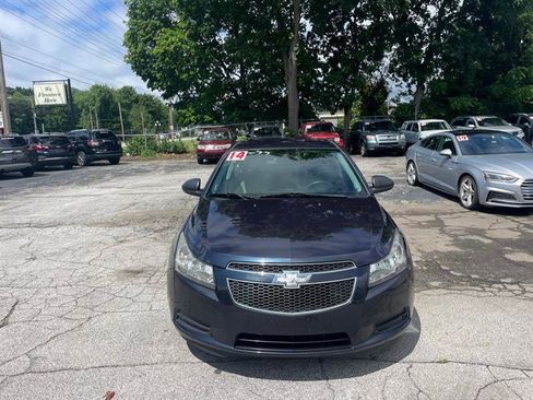Used 2014 Chevrolet Cruze LS FWD image 2