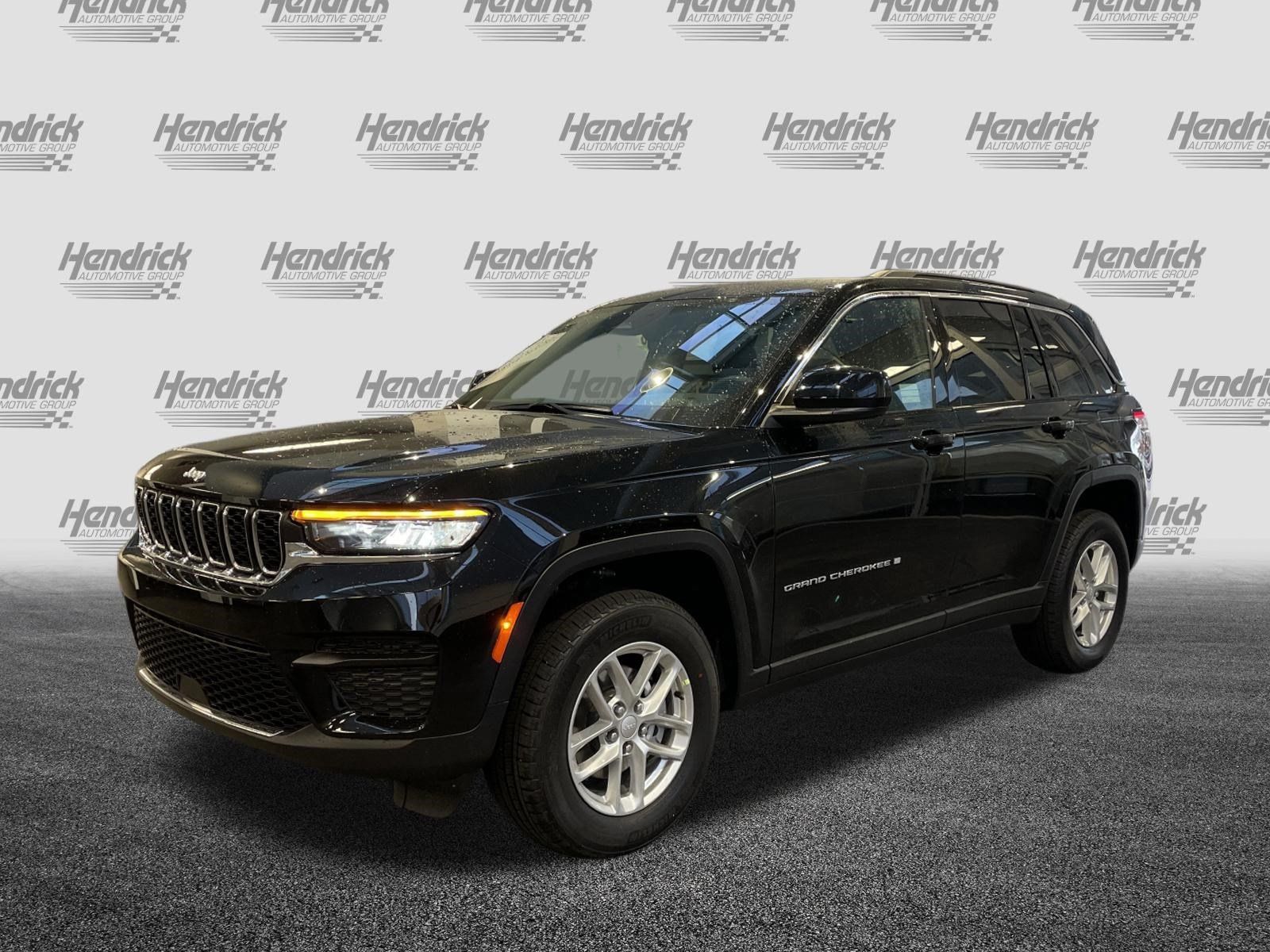 Used 2025 Jeep Grand Cherokee Laredo w/ Luxury Tech Group I RWD image 6