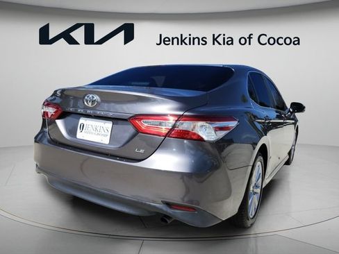 Used 2018 Toyota Camry LE w/ Convenience Package FWD image 5