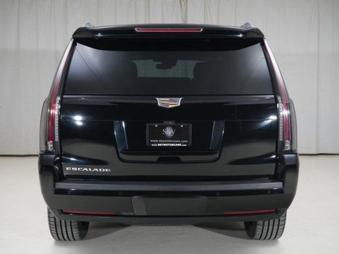 Used 2019 Cadillac Escalade Luxury w/ Escalade Sport Edition image 18