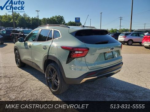 Used 2025 Chevrolet Trax ACTIV w/ Sunroof Package FWD image 3