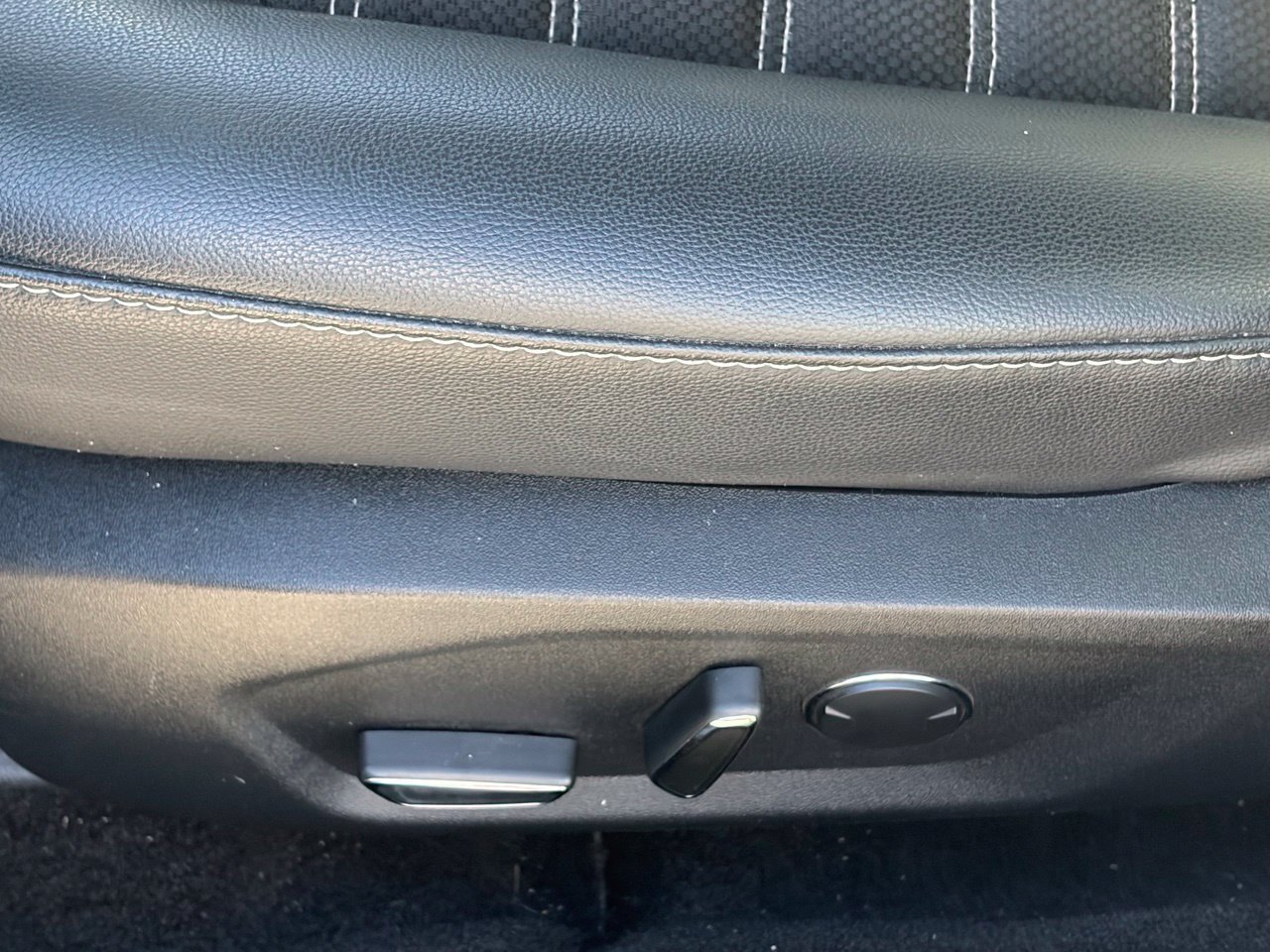 Used 2018 Ford Fusion SE w/ Equipment Group 201A FWD image 6