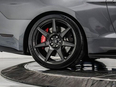 Used 2021 Ford Mustang Shelby GT500 w/ Carbon Fiber Track Pack RWD image 96