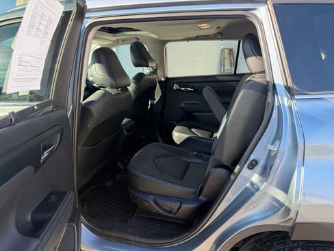 Used 2020 Toyota Highlander XLE image 29