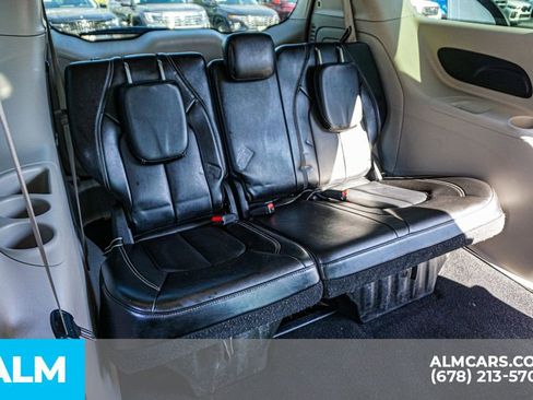 Used 2023 Chrysler Pacifica Touring-L image 23