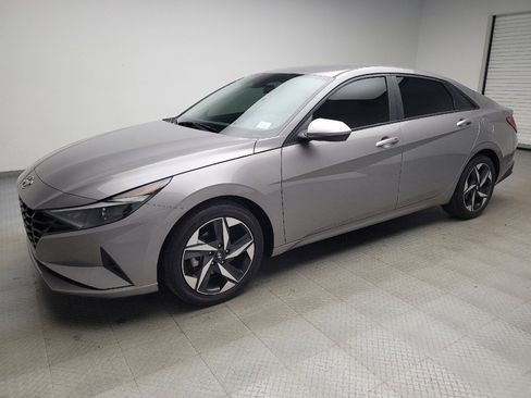 Used 2023 Hyundai Elantra SEL w/ Convenience Package FWD image 2