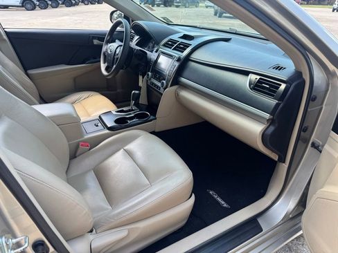 Used 2014 Toyota Camry LE image 22