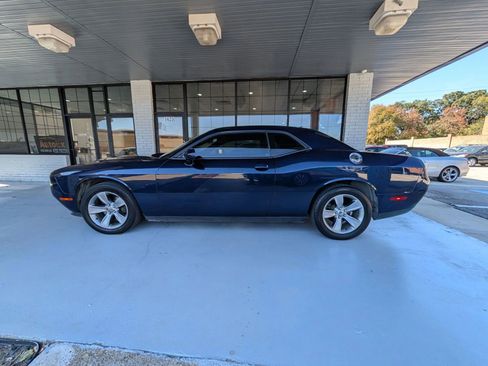 Used 2015 Dodge Challenger SXT w/ Driver Convenience Group image 2