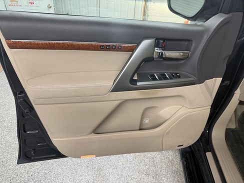 Used 2014 Toyota Land Cruiser 4dr 4WD (Natl) image 21