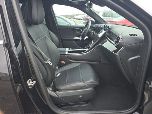 Used 2024 Mercedes-Benz GLC 300 4MATIC image 11