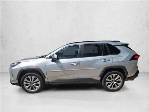 Used 2022 Toyota RAV4 XLE Premium AWD/4WD image 8
