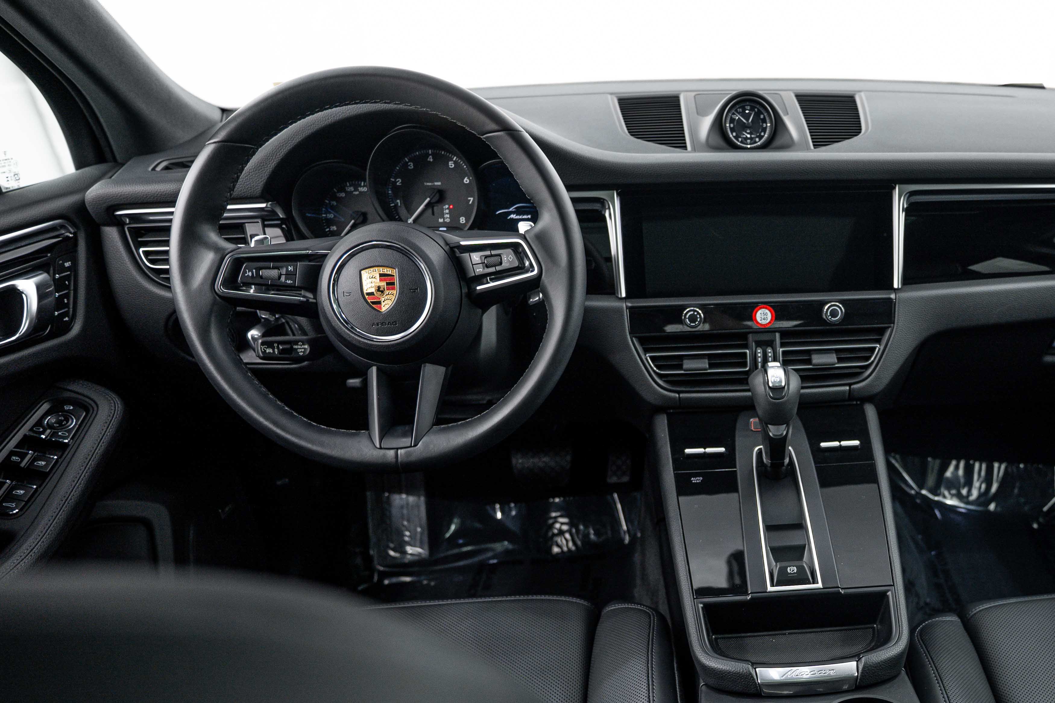 Certified 2023 Porsche Macan AWD/4WD image 23