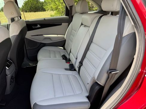 Used 2018 Kia Sorento SX image 22