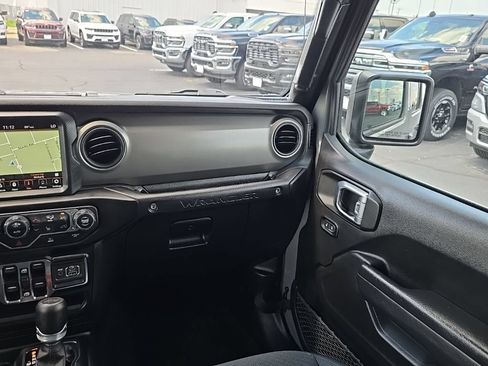 Used 2022 Jeep Wrangler Unlimited Sport AWD/4WD image 17