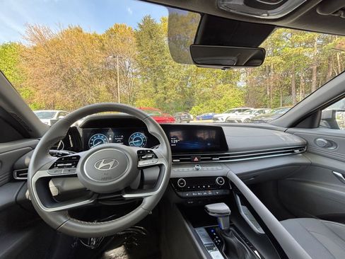 Used 2025 Hyundai Elantra SEL FWD image 35