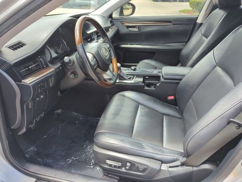 Used 2016 Lexus ES 350 w/ Premium Package w/Wood Trim FWD image 12