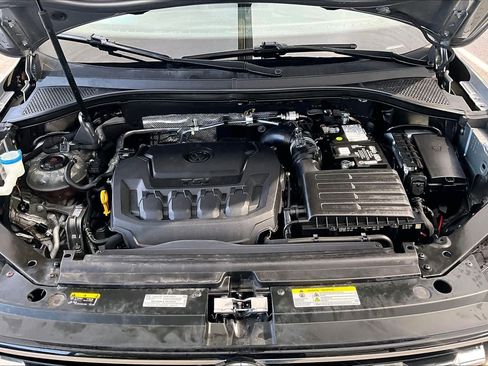 Used 2020 Volkswagen Tiguan SE w/ Panoramic Sunroof Package FWD image 32